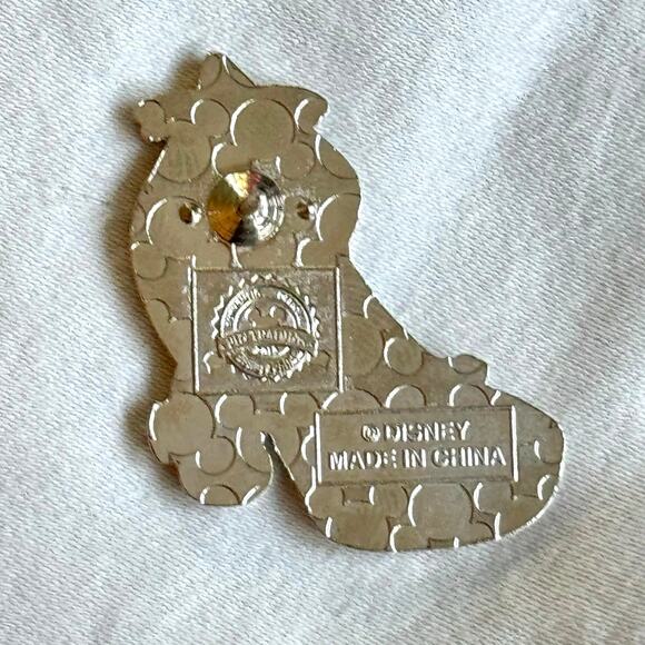 Disney Queen of Hearts Alice in Wonderland Shoe Trading Pin - Picture 5 of 7